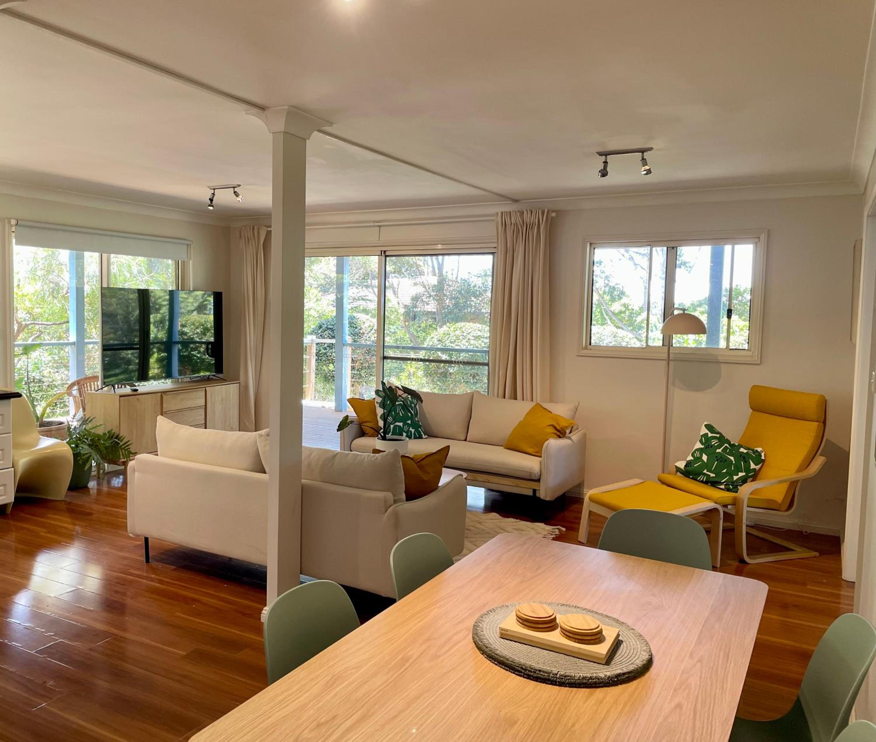 Treetop Beach House 3 min walk to surf beach