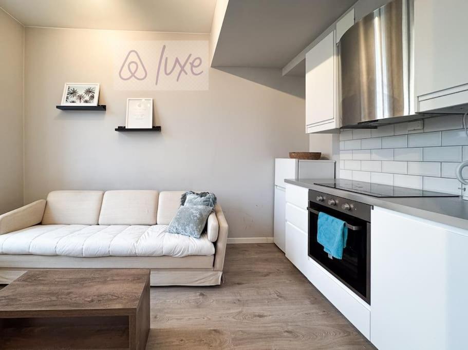 STYLISH - WORK FROM HOME - COZY - FAST WiFi