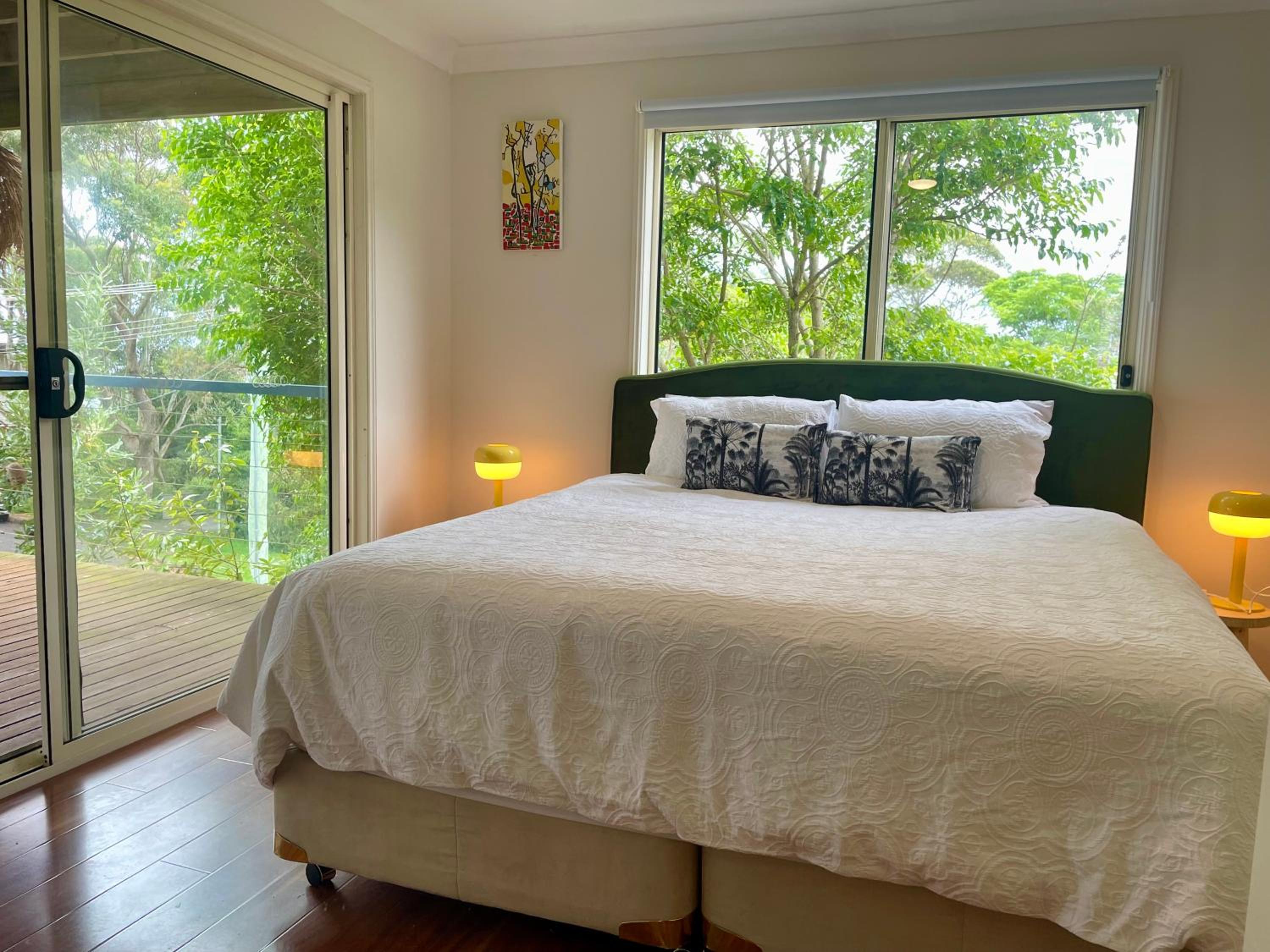 Treetop Beach House 3 min walk to surf beach