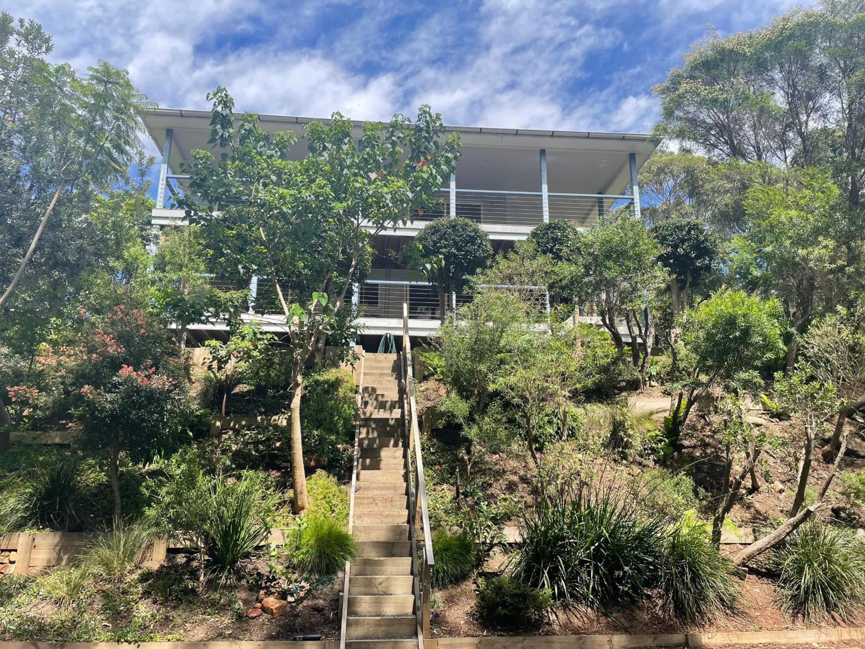 Treetop Beach House 3 min walk to surf beach