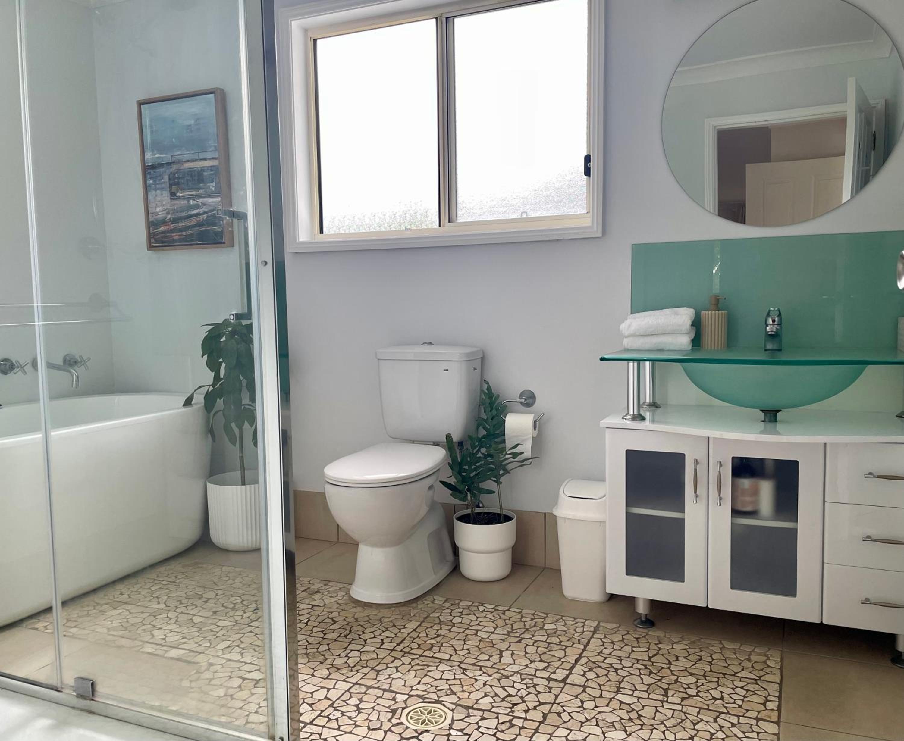 Treetop Beach House 3 min walk to surf beach