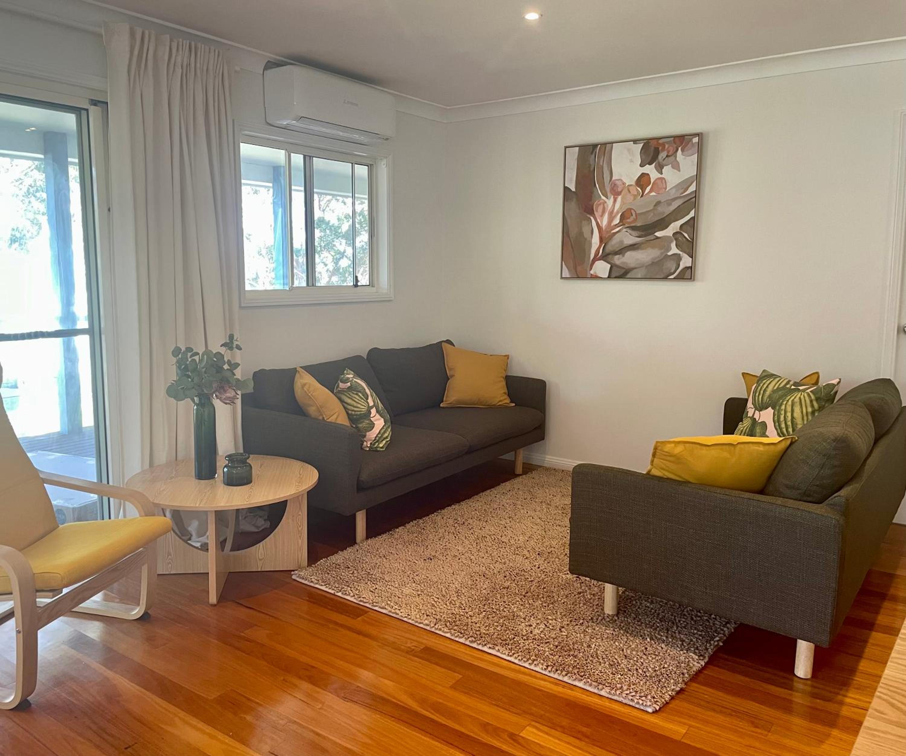 Treetop Beach House 3 min walk to surf beach