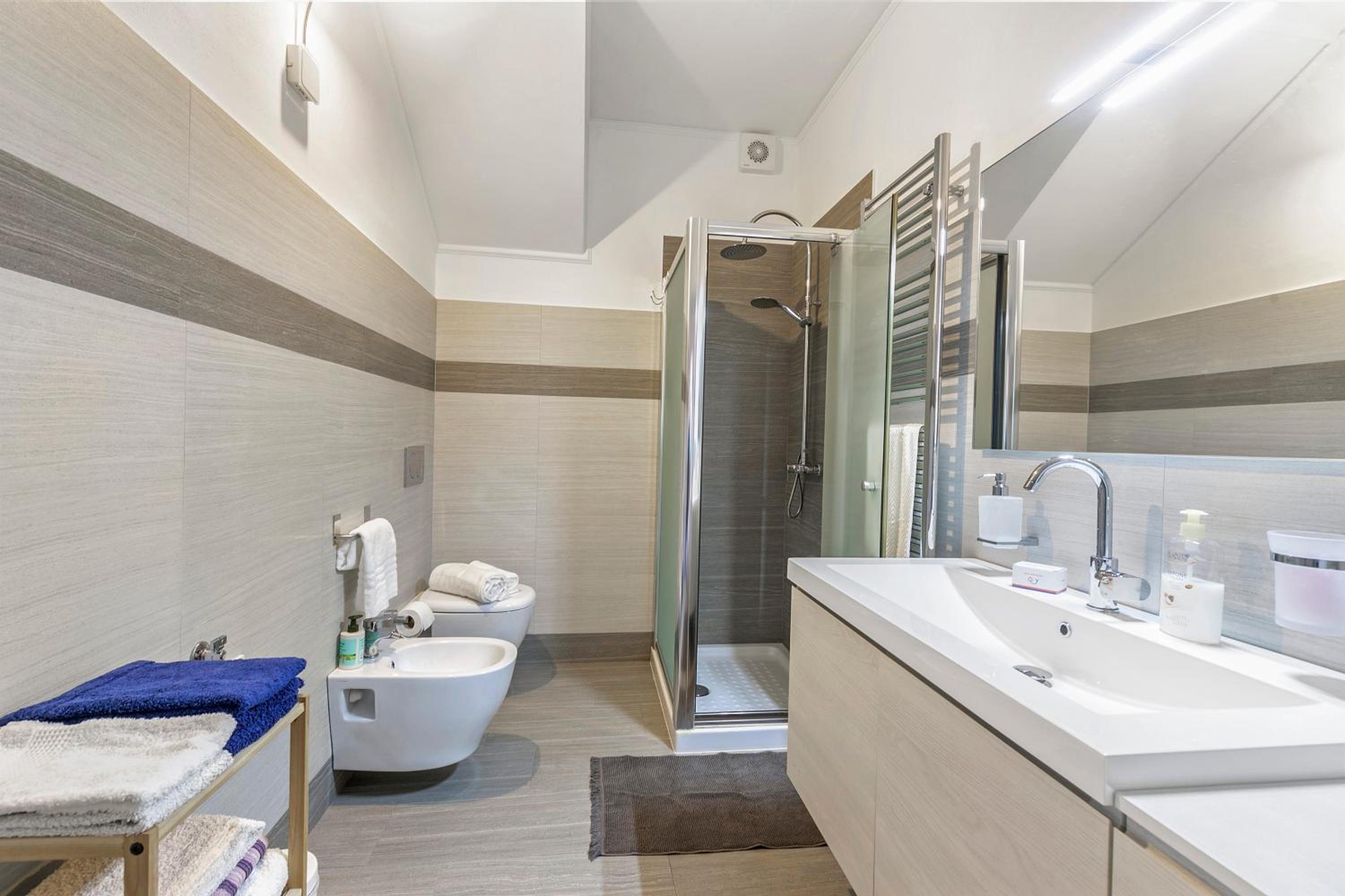Little Mermaid of Stresa - Happy Rentals photo 2