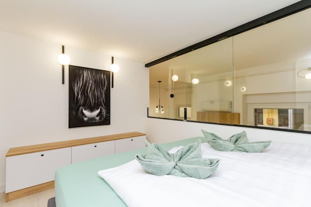 2 BR w AC Extravagant Gallery Loft by NW Apartments