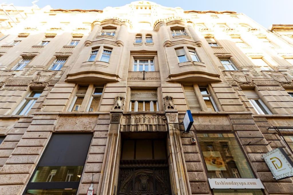 2 BR w AC Extravagant Gallery Loft by NW Apartments