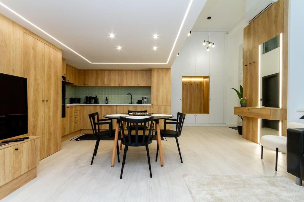 2 BR w AC Extravagant Gallery Loft by NW Apartments