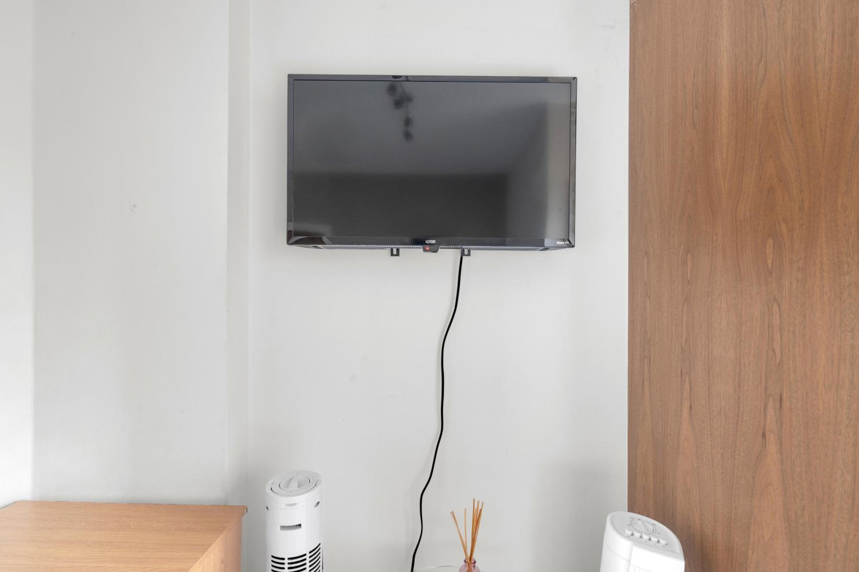 Wimbledon & West End Ready, Sleek 1-Bed with Lightning-Fast Tube Access