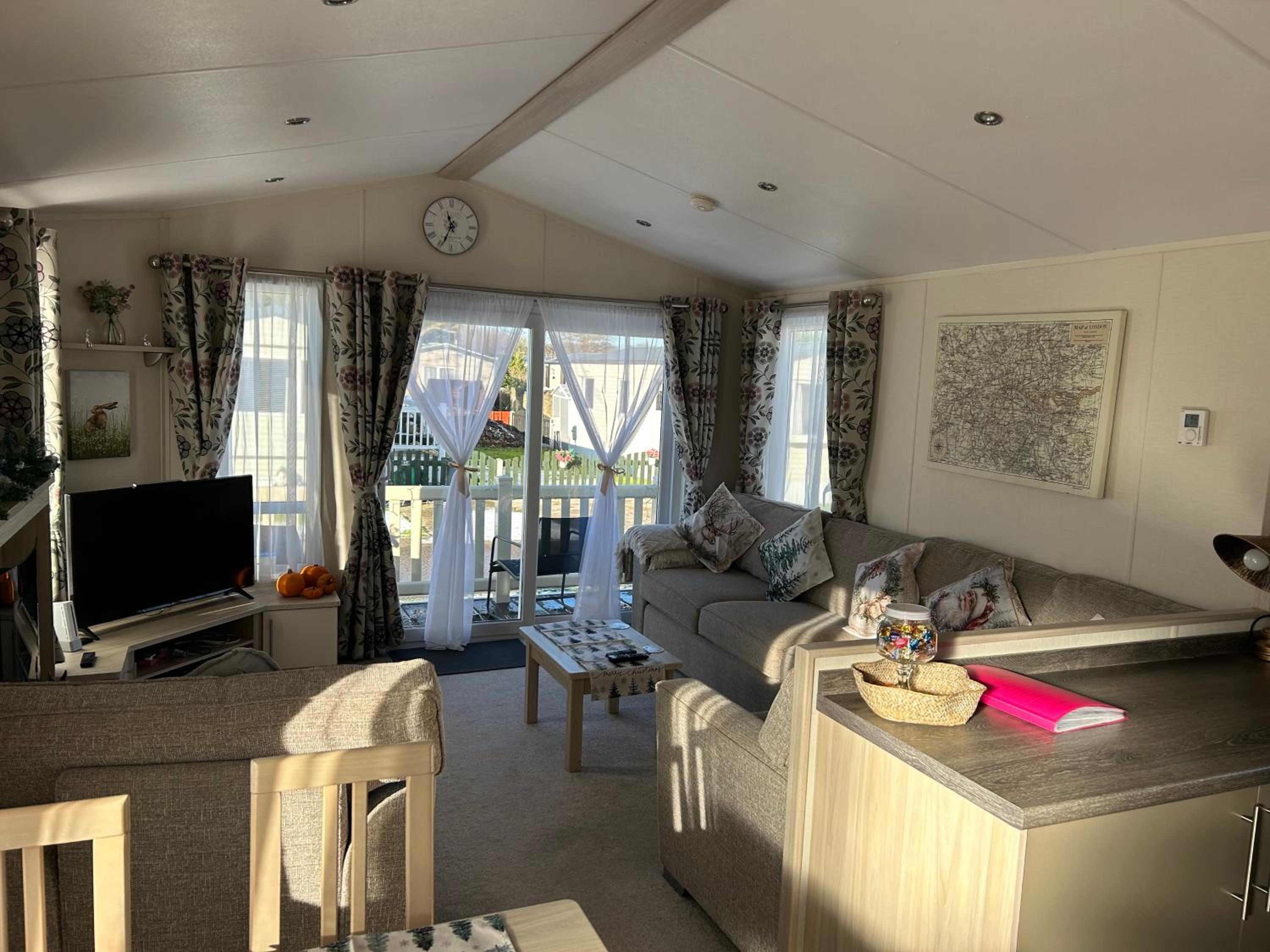 Hares Haven pet friendly sleeps 6 view 3