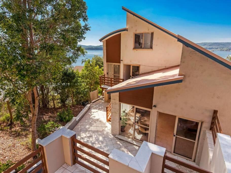 Oceanview holiday house with Karaoke, Pool table, Hot Tub, Massage Chair