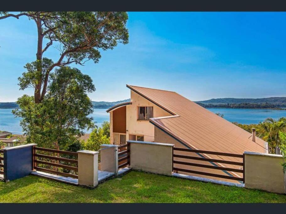 Oceanview holiday house with Karaoke, Pool table, Hot Tub, Massage Chair