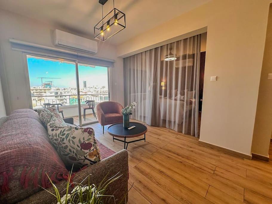 Beautiful One Bedroom Apartment 100 Meters from the Beach, Recently Renovated