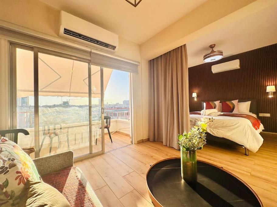 Beautiful One Bedroom Apartment 100 Meters from the Beach, Recently Renovated
