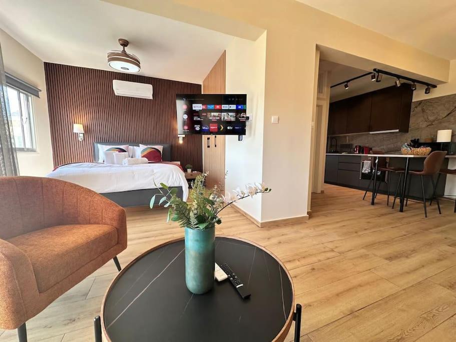 Beautiful One Bedroom Apartment 100 Meters from the Beach, Recently Renovated