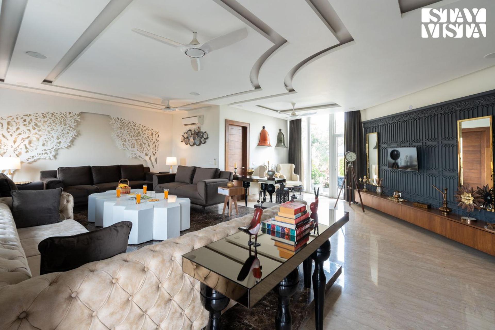 StayVista at Meeraas with Balcony, Heater & Lawn view 5