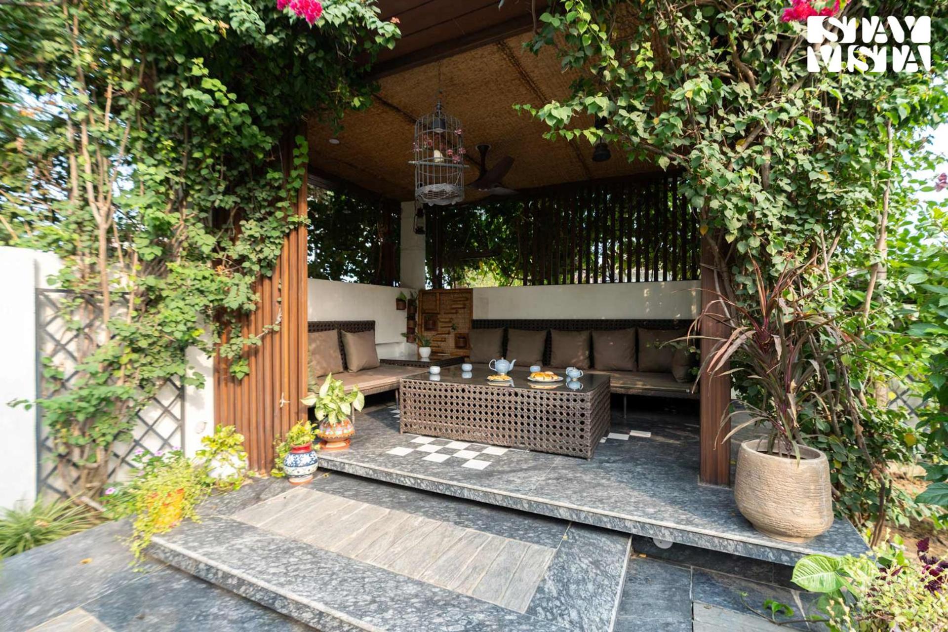 StayVista at Meeraas with Balcony, Heater & Lawn view 3