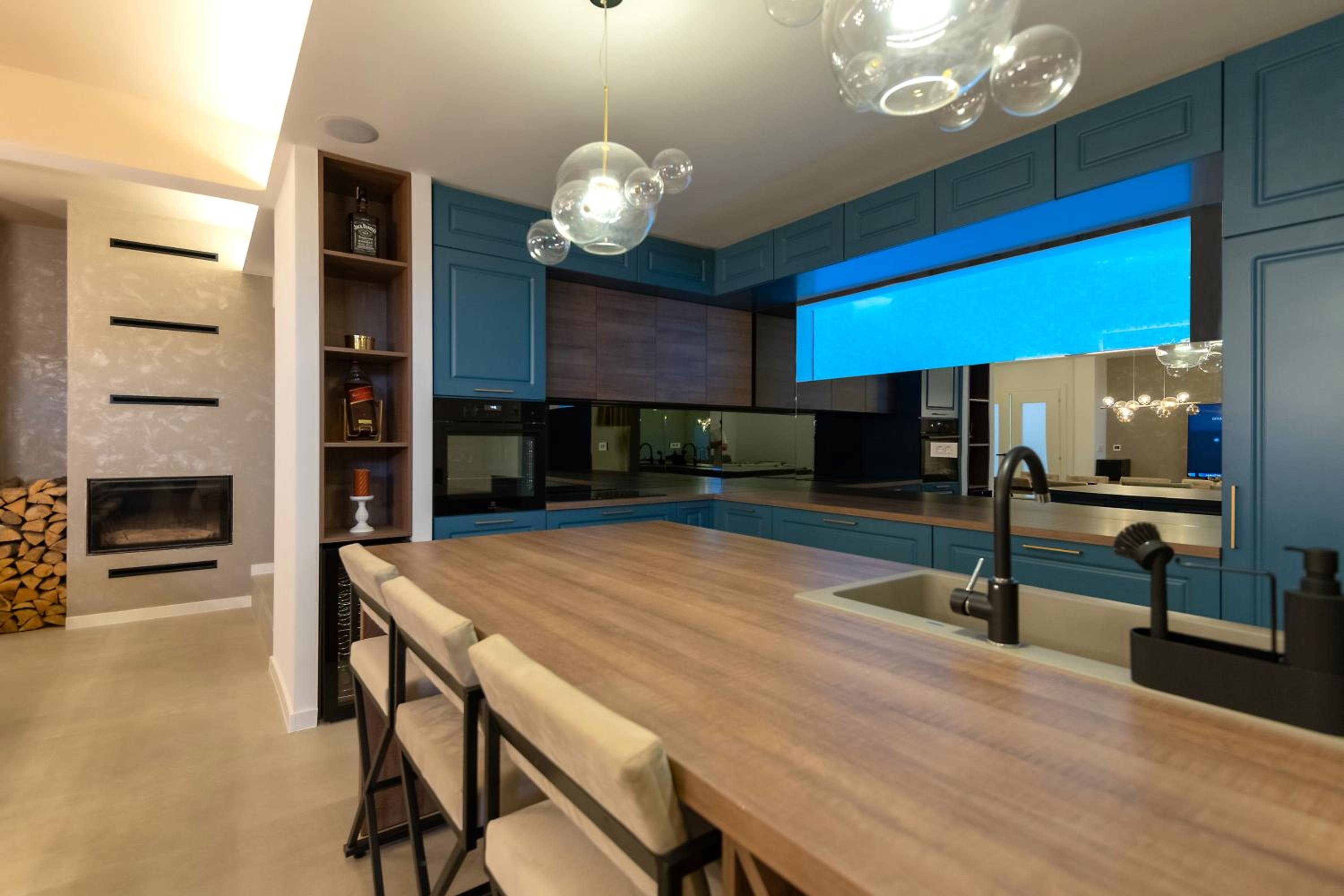 Spectacular Villa Excelsior Perfect for Families, Business, or Celebrations view 3