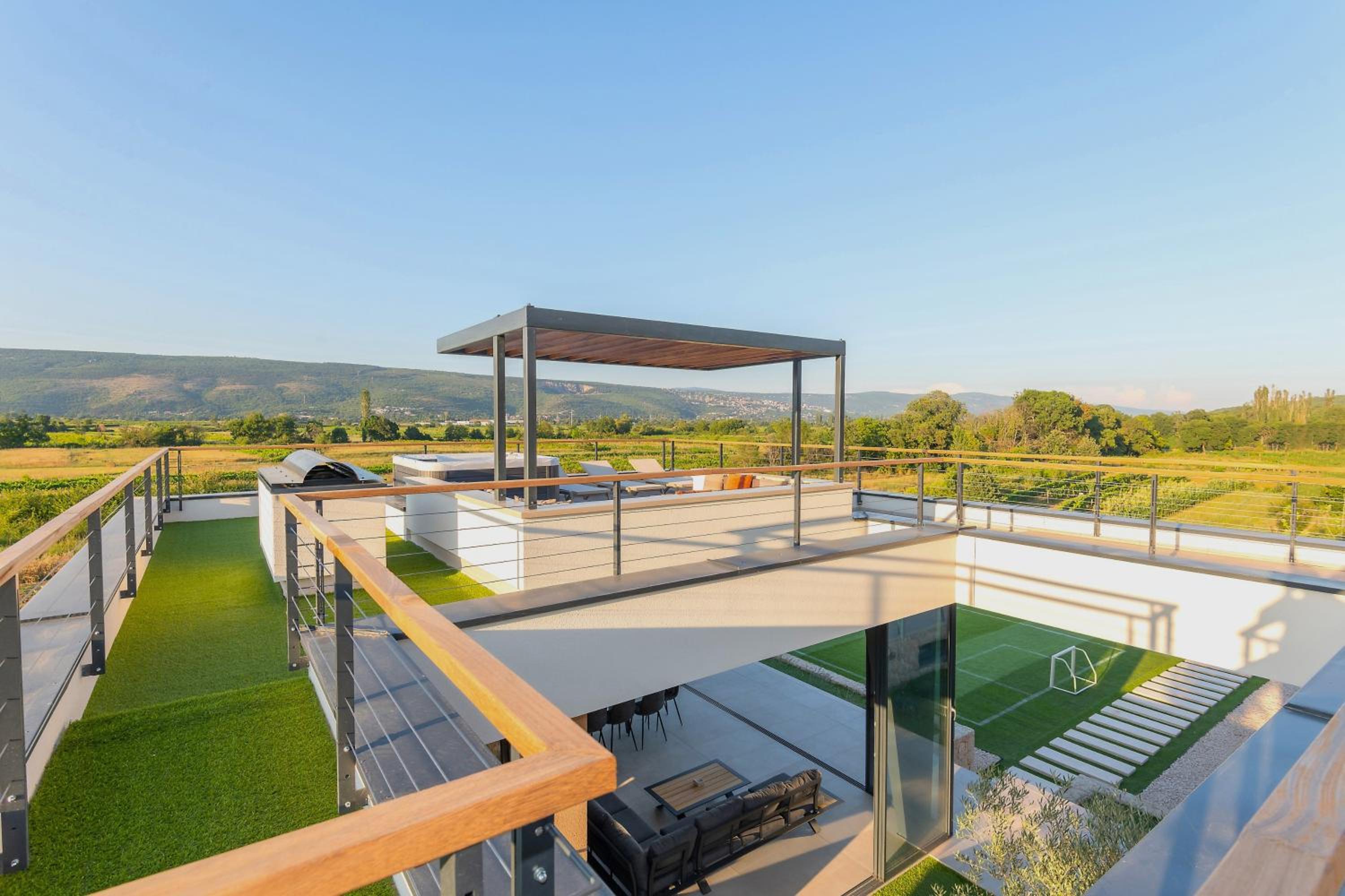 Spectacular Villa Excelsior Perfect for Families, Business, or Celebrations view 2