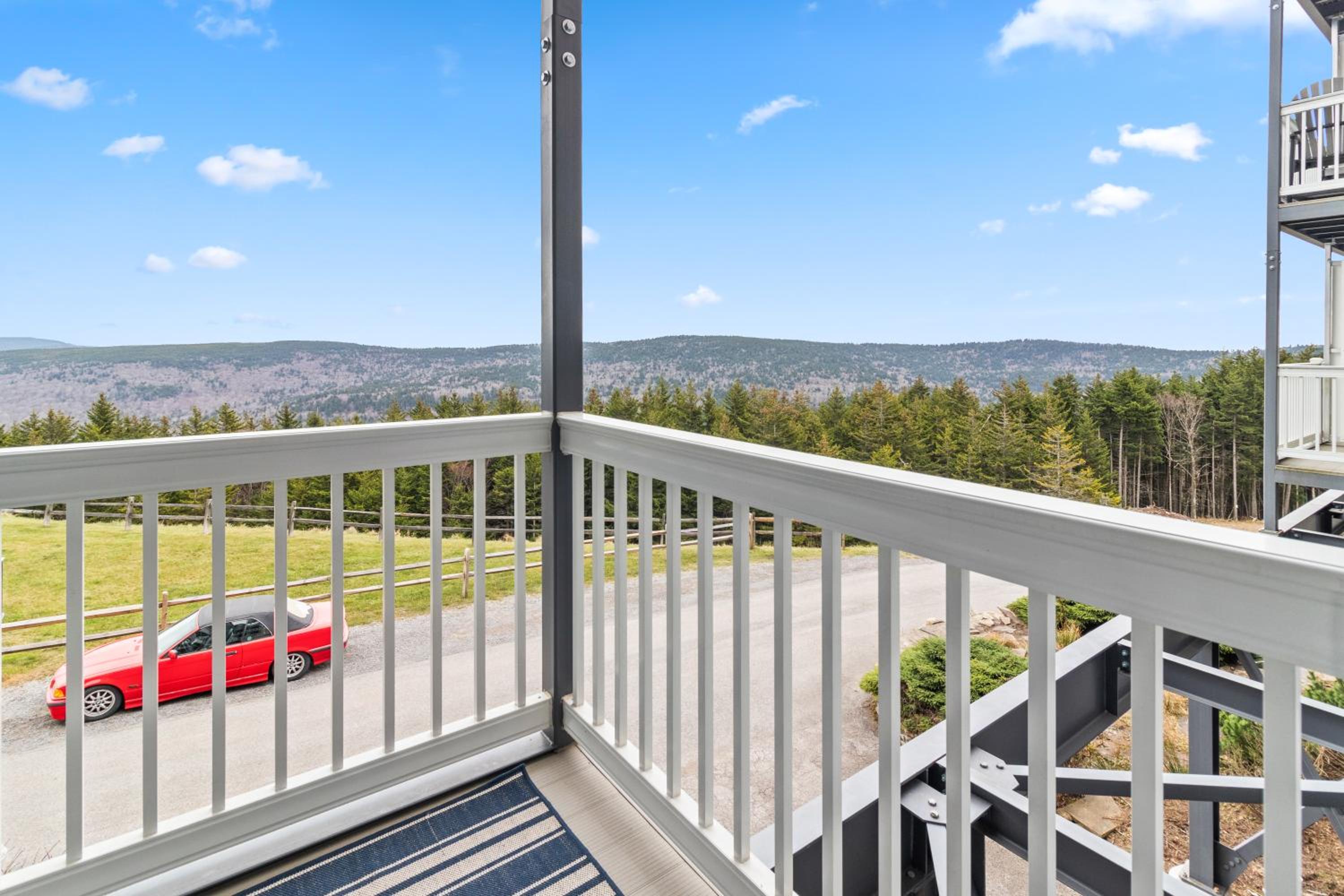 ML184 1st Floor No Elevator EZ Gated Parking WiFi view 4
