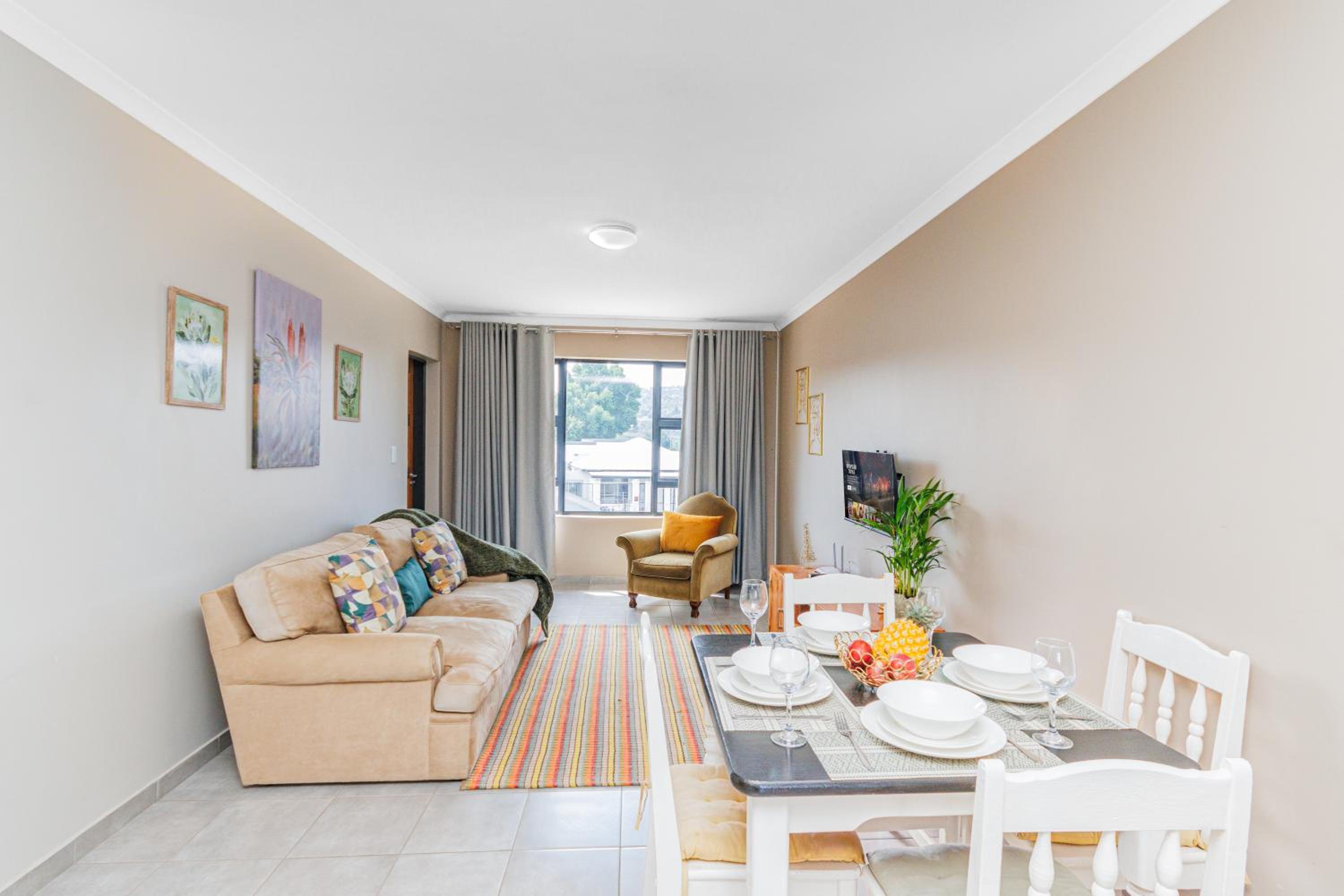Airville Luxury Apartments, 7min Drive to Cresta Mall