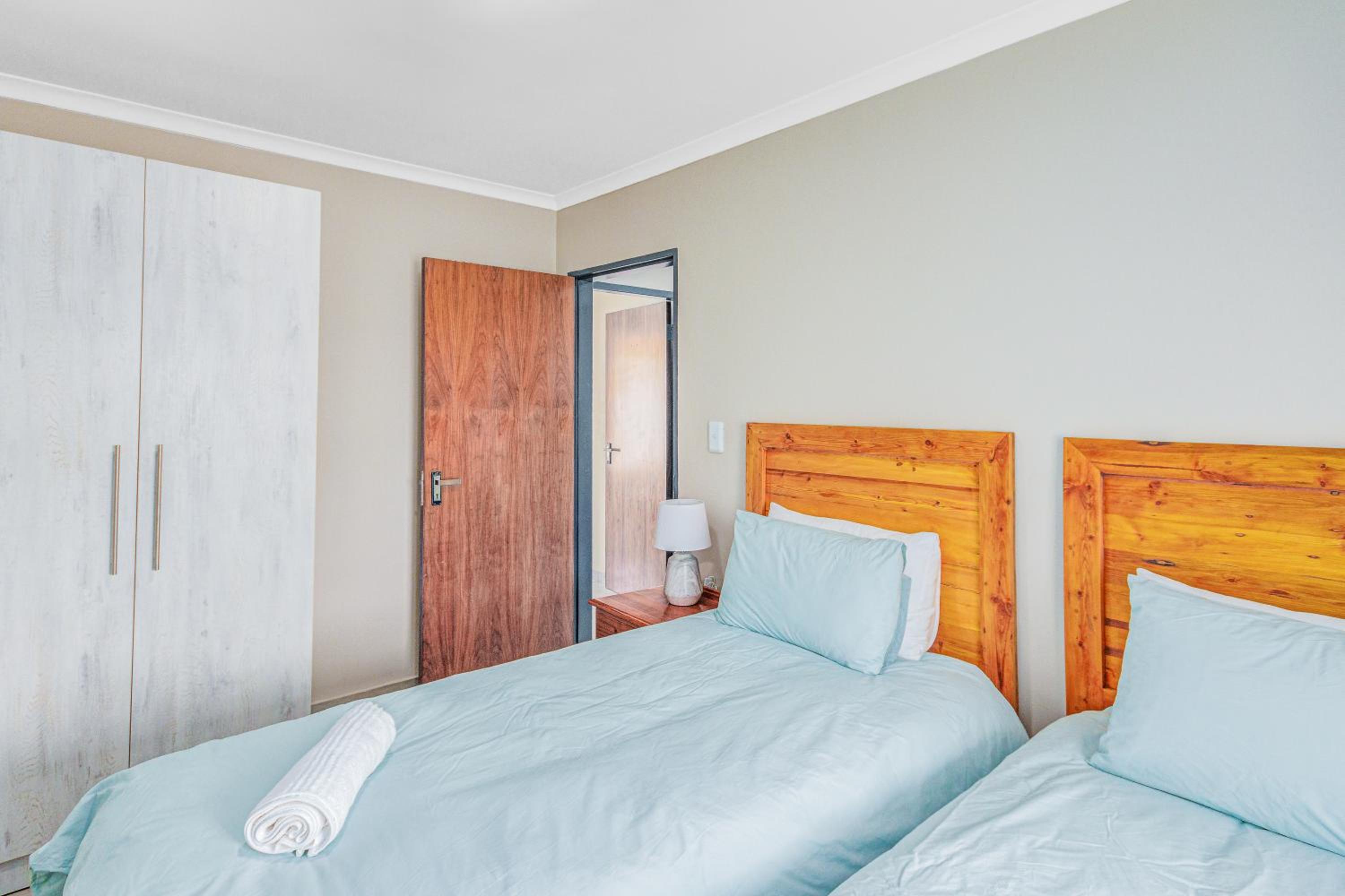 Airville Luxury Apartments, 7min Drive to Cresta Mall