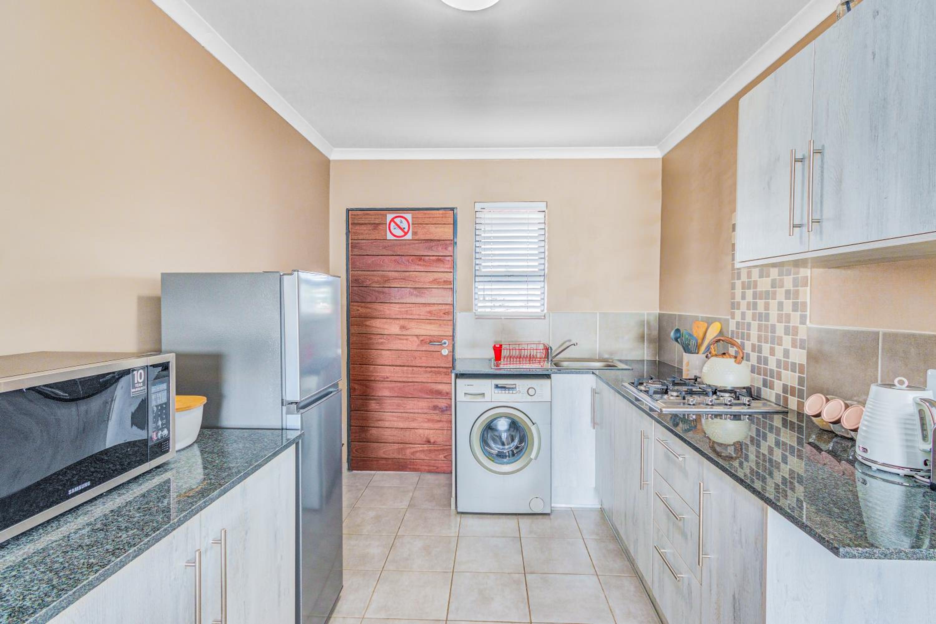 Airville Luxury Apartments, 7min Drive to Cresta Mall