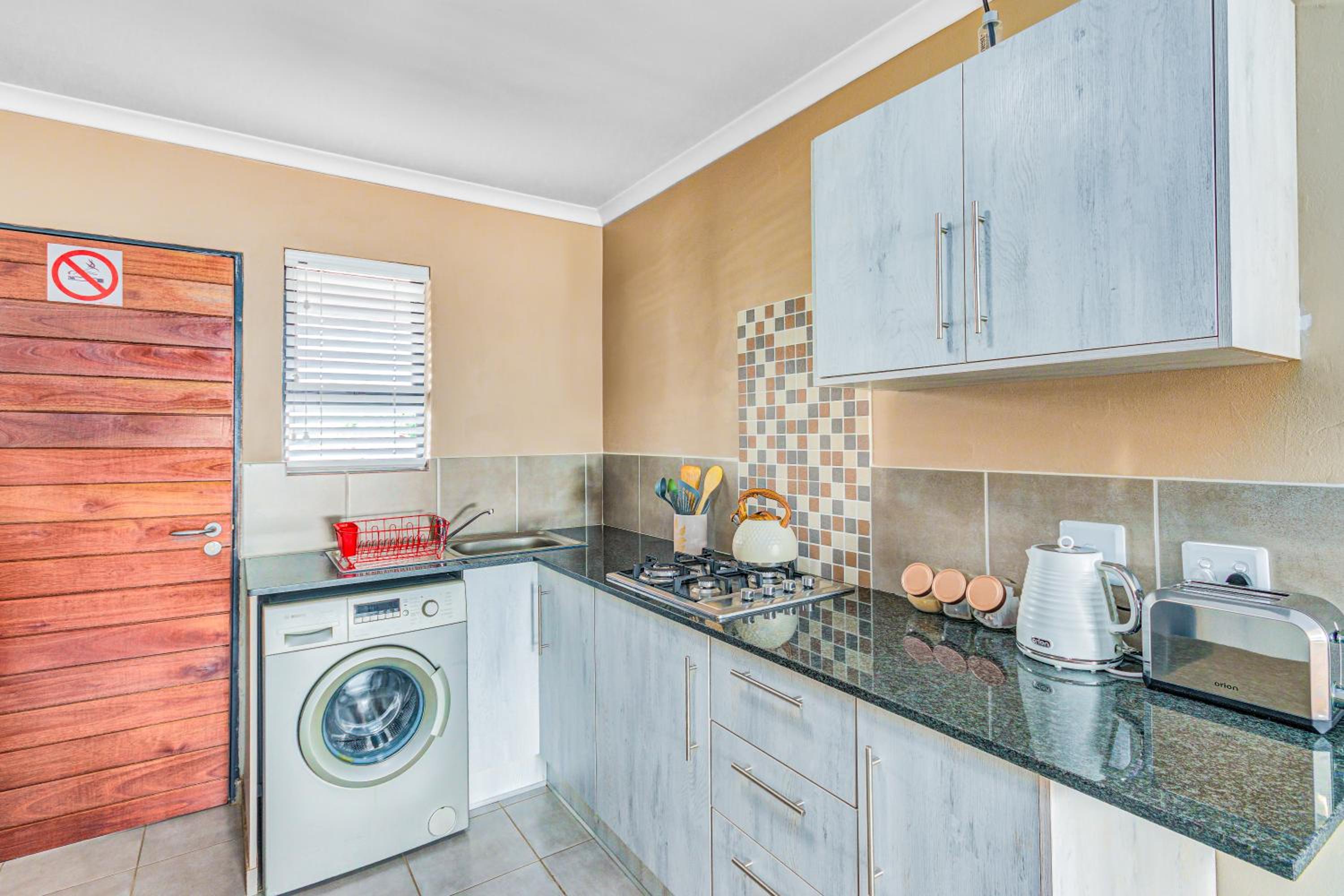 Airville Luxury Apartments, 7min Drive to Cresta Mall