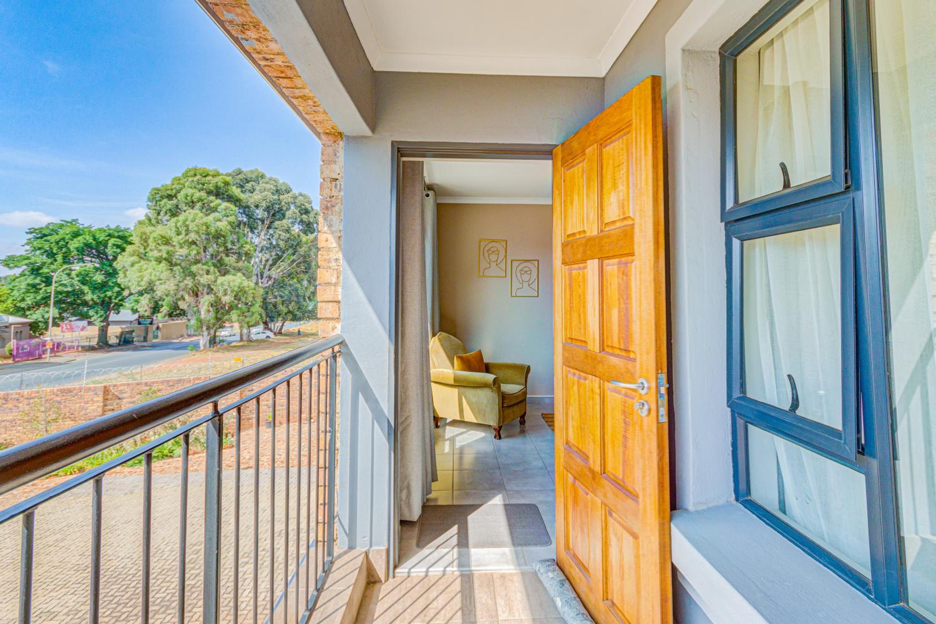 Airville Luxury Apartments, 7min Drive to Cresta Mall