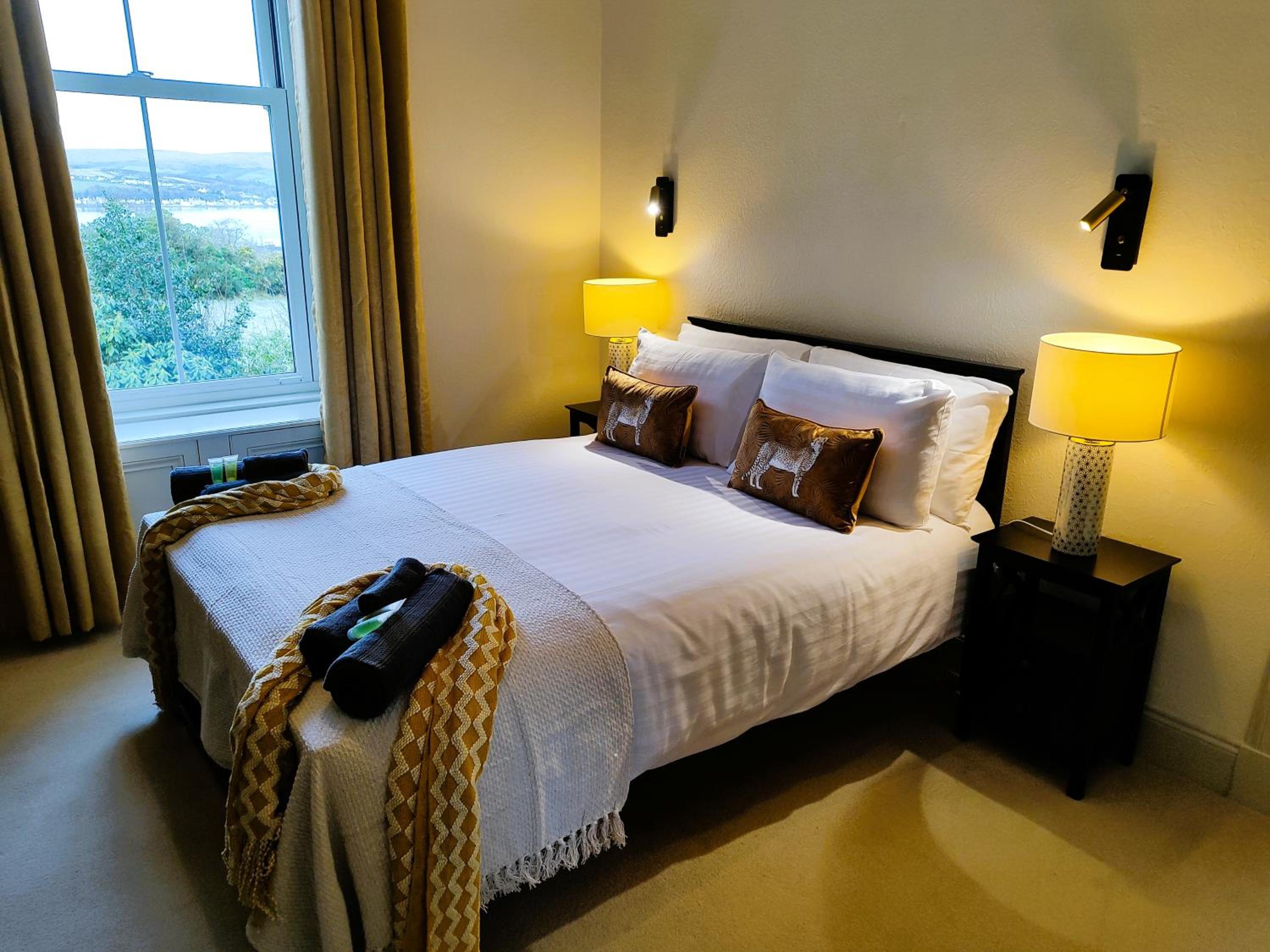 Bella Vista Manor - with elevated views over Rothesay & Loch Striven view 2