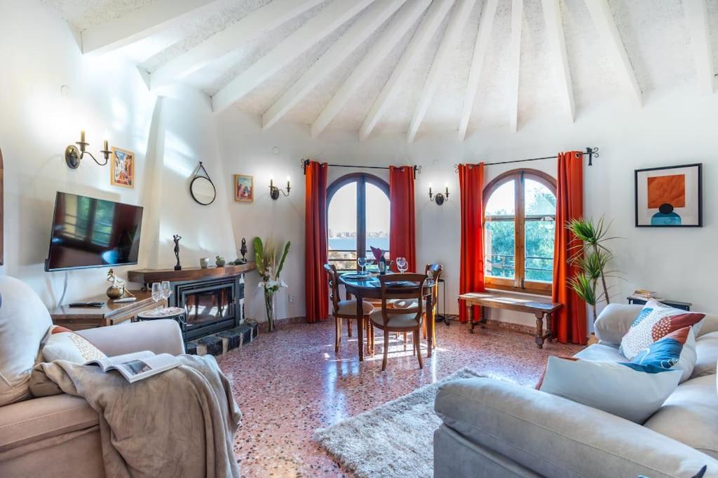 Spanish Style-Villa, heated pool & sea view view 2
