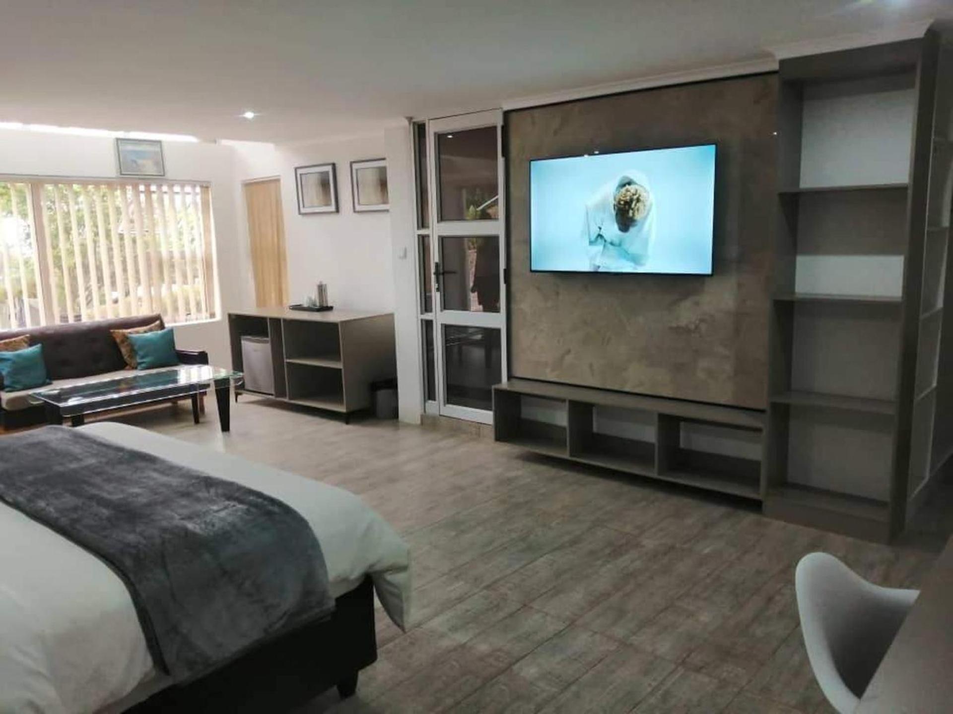 Room 1 of 8 Cozy Suites at The Hilltop Guesthouse view 4
