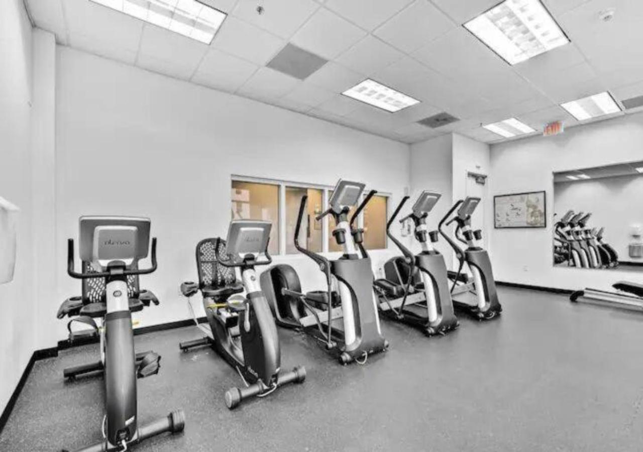 36th floor Brickell bay view 1BR 2 Queens and Sofa Bed