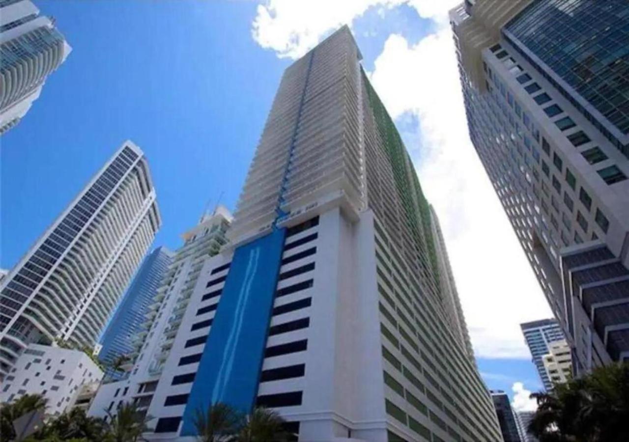 36th floor Brickell bay view 1BR 2 Queens and Sofa Bed