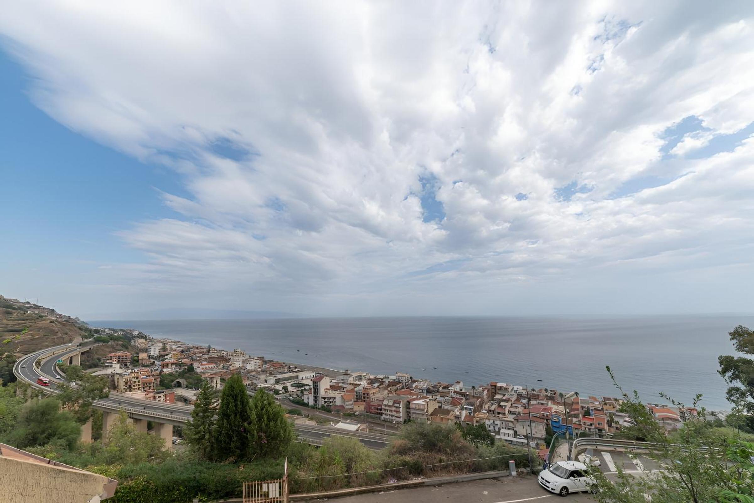 Letojanni Panoramic Apartment