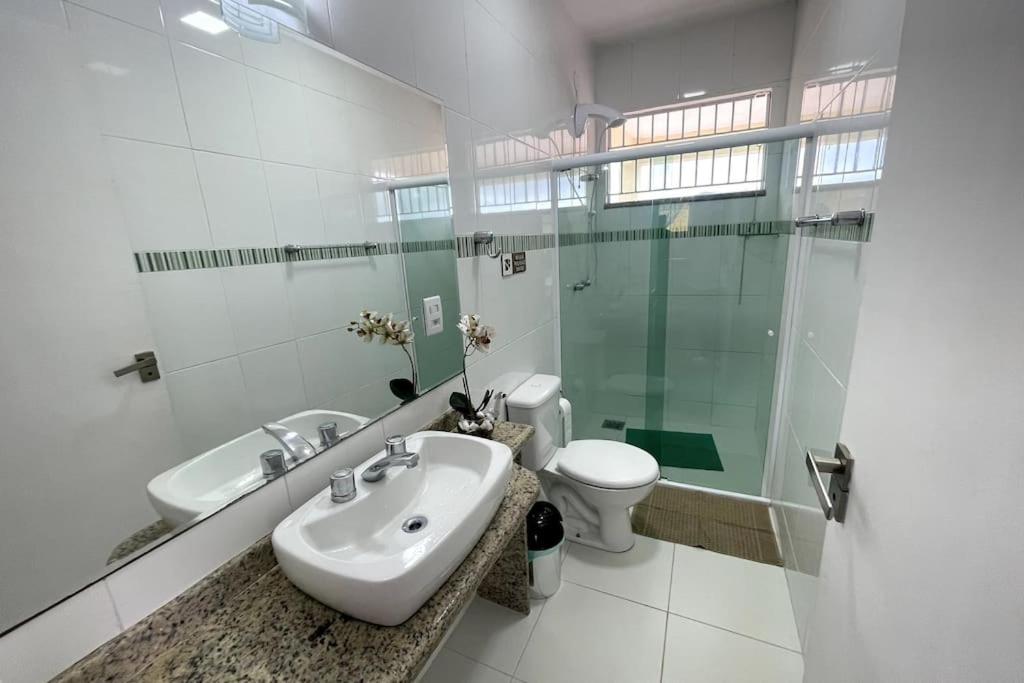CASA BELA - a 350m do Centro de Miguel Pereira com piscina e churrasqueira