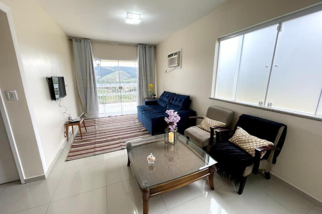 CASA BELA - a 350m do Centro de Miguel Pereira com piscina e churrasqueira