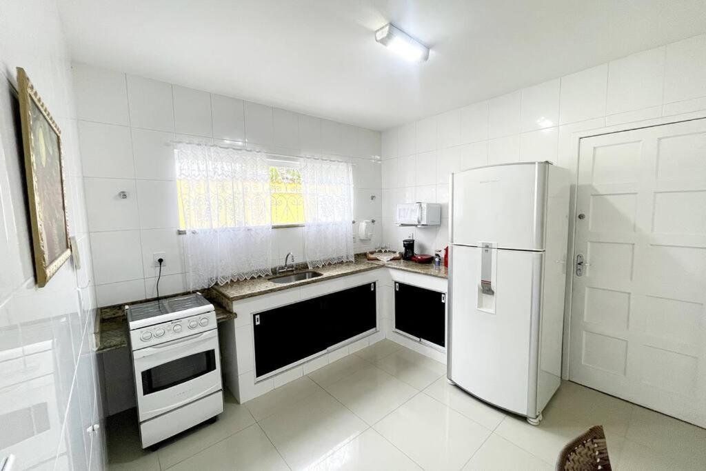 CASA BELA - a 350m do Centro de Miguel Pereira com piscina e churrasqueira