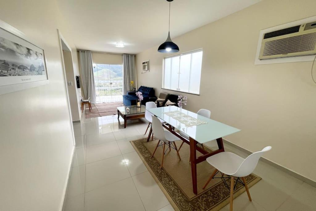 CASA BELA - a 350m do Centro de Miguel Pereira com piscina e churrasqueira