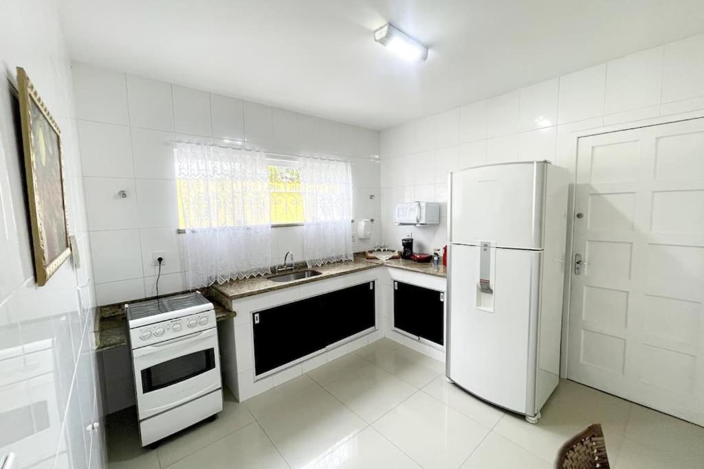 CASA BELA - a 350m do Centro de Miguel Pereira com piscina e churrasqueira