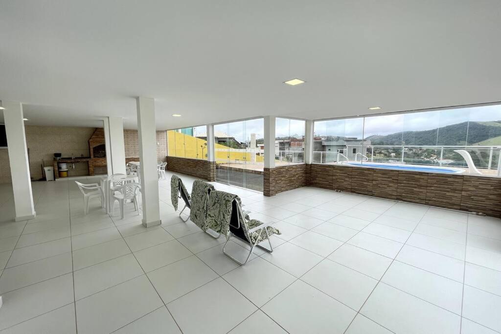 CASA BELA - a 350m do Centro de Miguel Pereira com piscina e churrasqueira