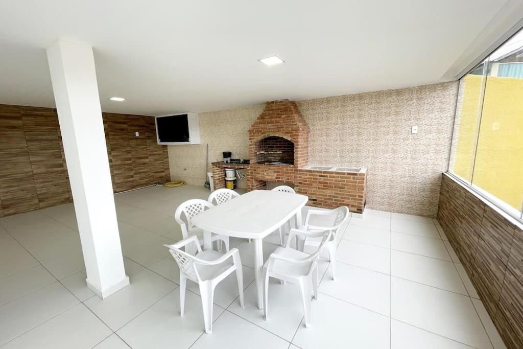 CASA BELA - a 350m do Centro de Miguel Pereira com piscina e churrasqueira