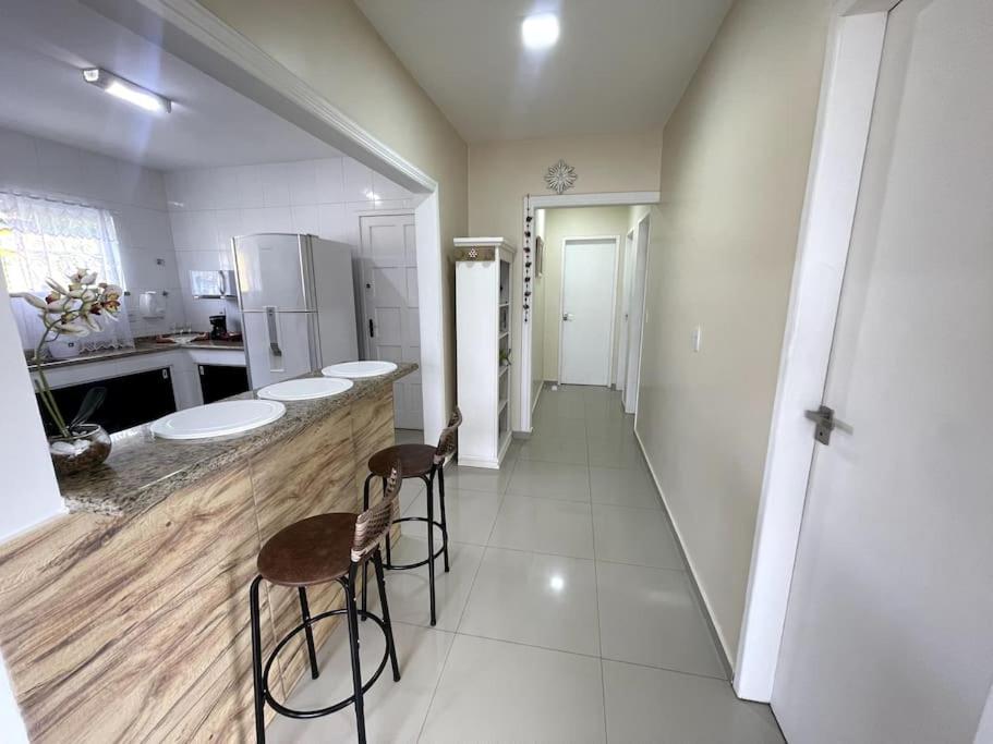 CASA BELA - a 350m do Centro de Miguel Pereira com piscina e churrasqueira