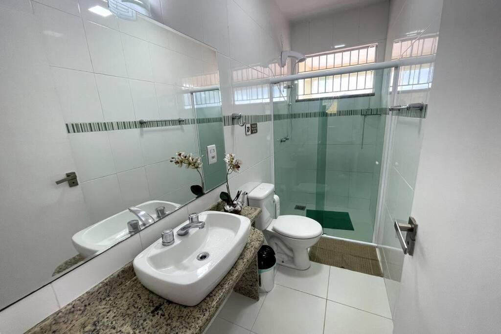 CASA BELA - a 350m do Centro de Miguel Pereira com piscina e churrasqueira