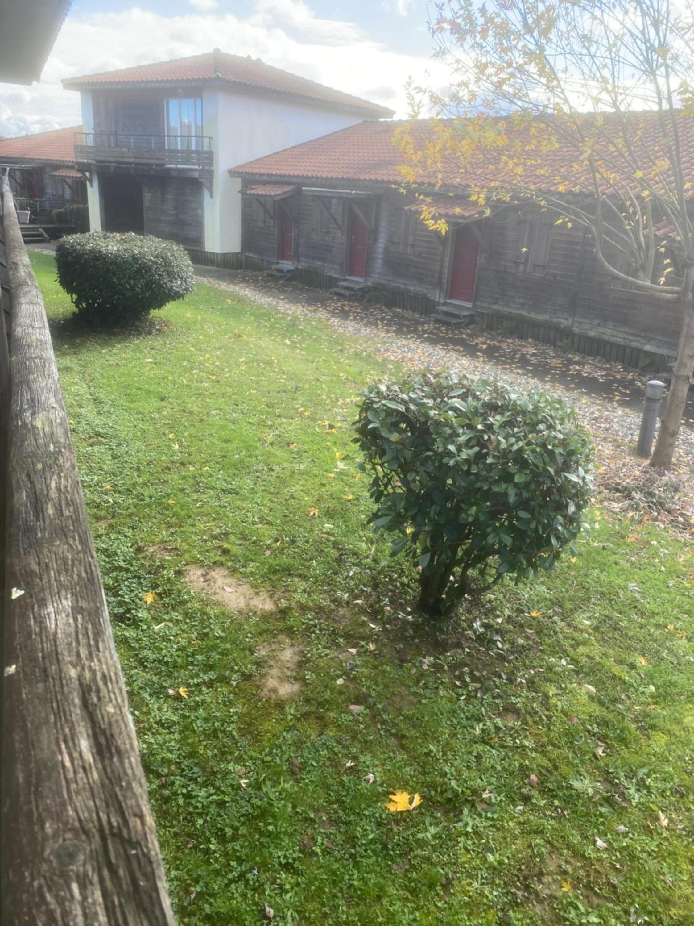 Maisonnette en bois pour 4 personne village vacances Avec
