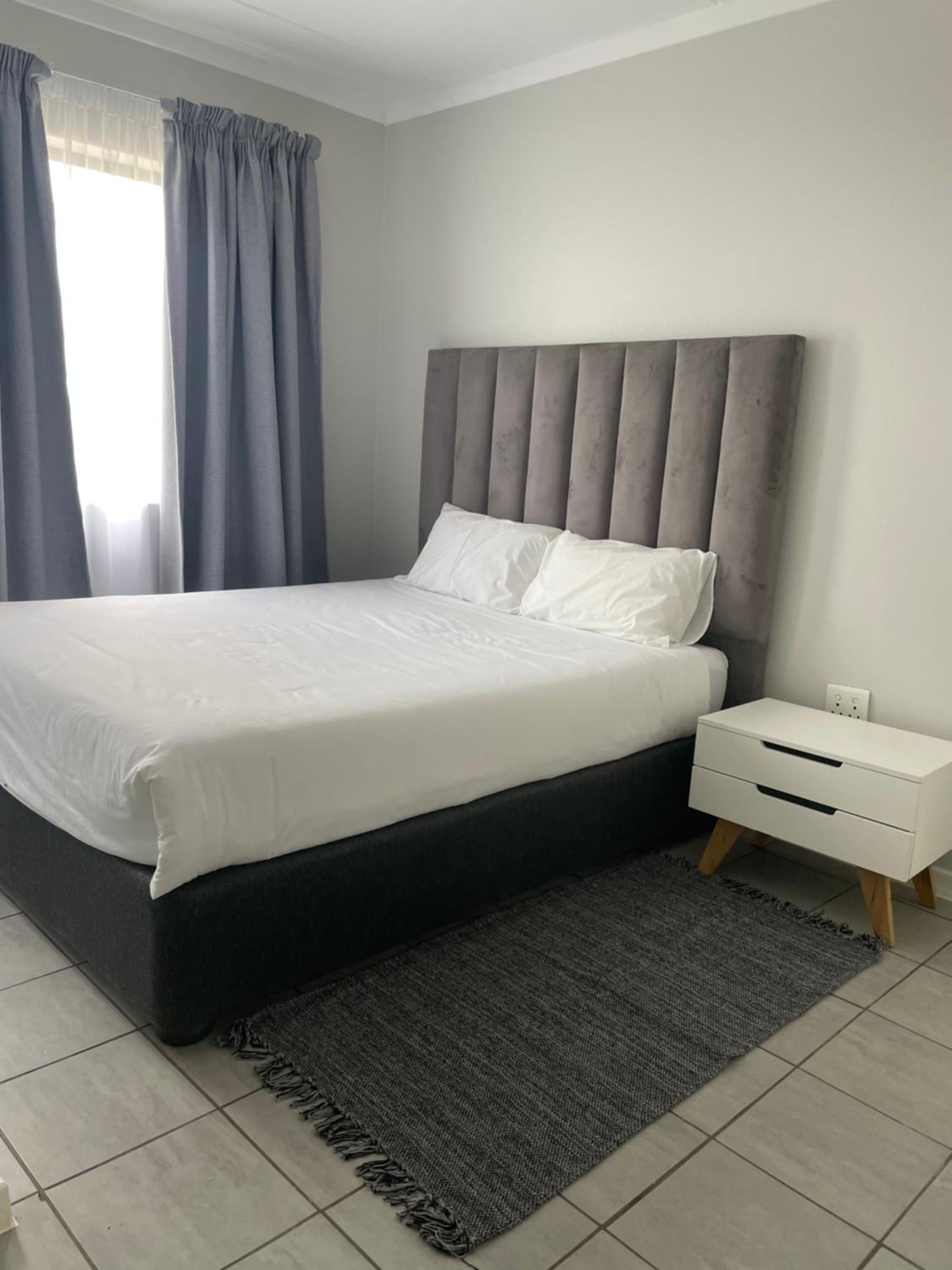 Tranquil 2 bed 2 bath studio view 2