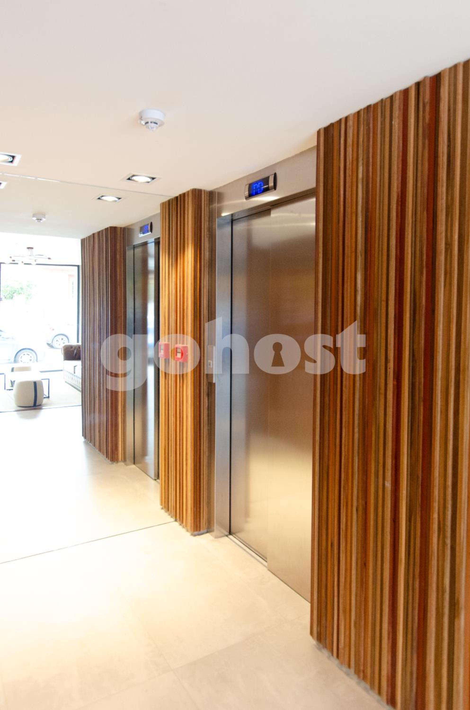 Modern And Sleek Apartment In Barrio Jara view 3