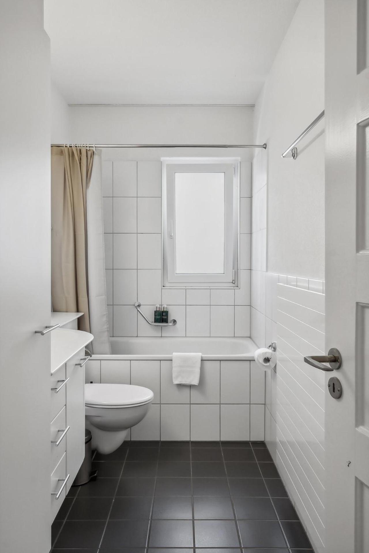 Comfortable stay in Oerlikon 20 minutes away from Zurich Airport