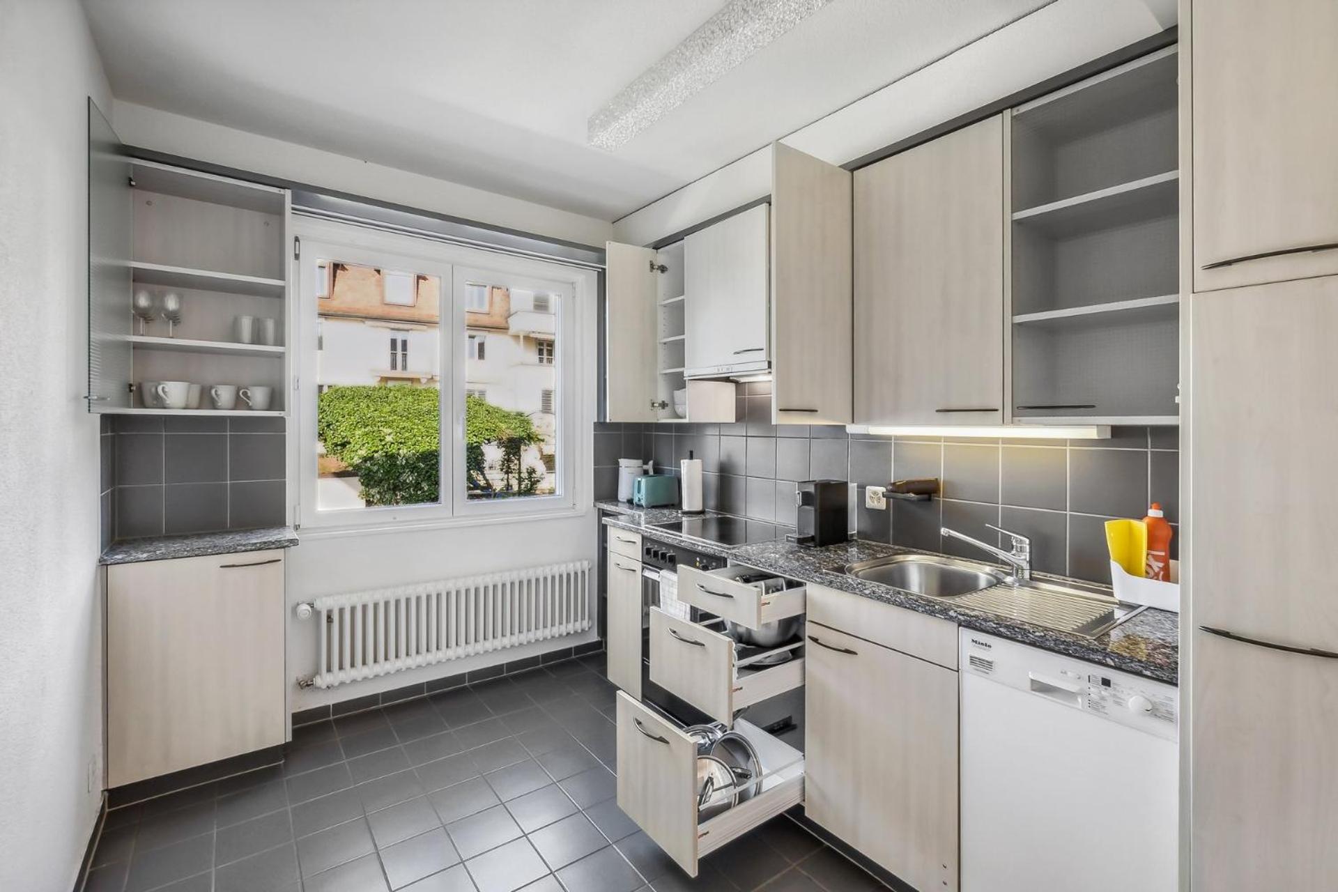 Comfortable stay in Oerlikon 20 minutes away from Zurich Airport