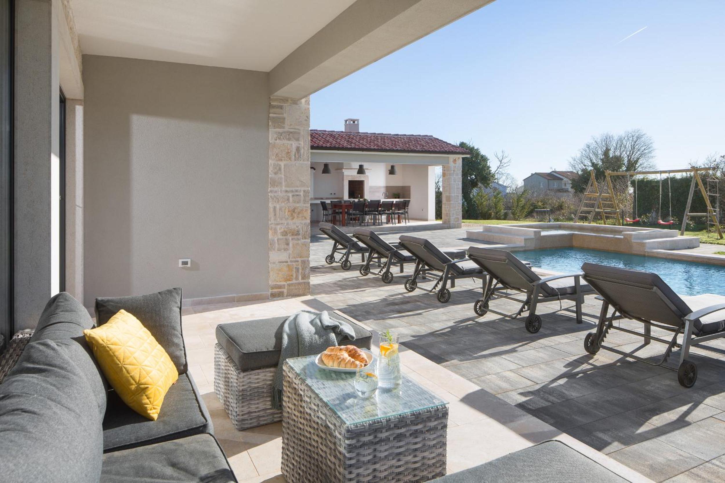 Villa Korat for 8 people near Pula with sauna & children playground view 4