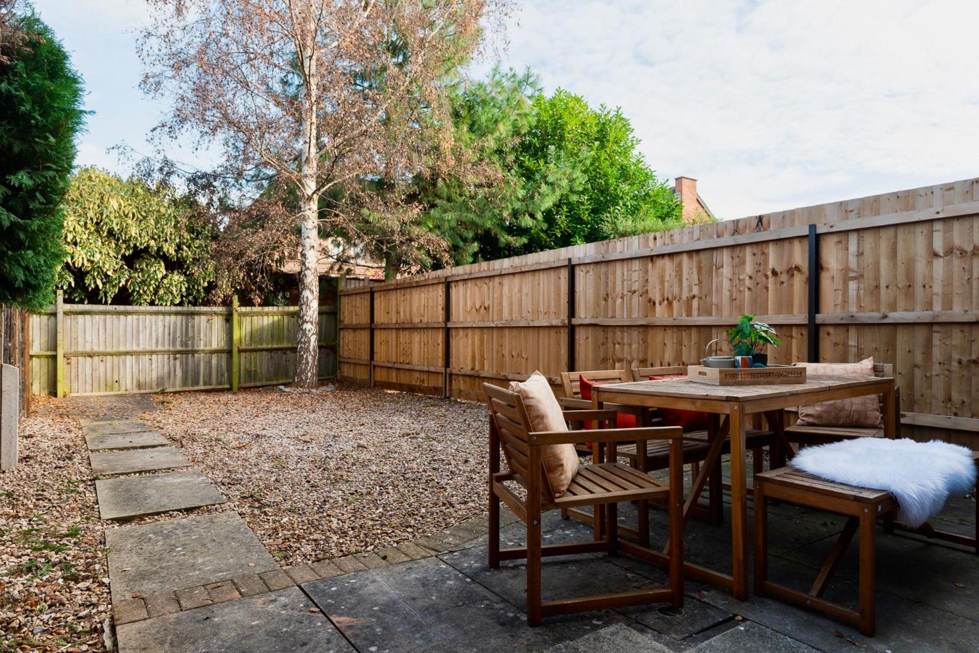 5 Bed House Sleeps 9 Parking Garden Pet Friendly in Sileby