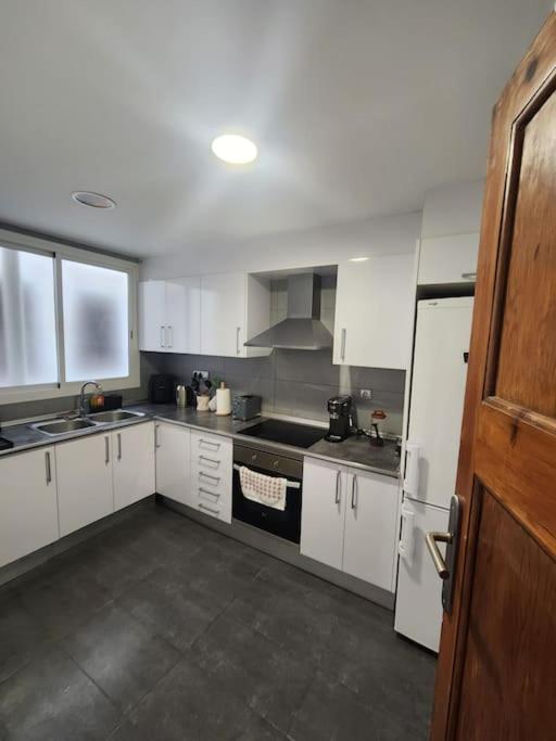 Apartamento amplio, luminoso y bien ubicado